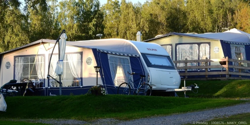 Wohnmobile beim Camping - aus dem Artikel - Auf was Sie beim Wohnmobil kaufen unbedingt achten müssen