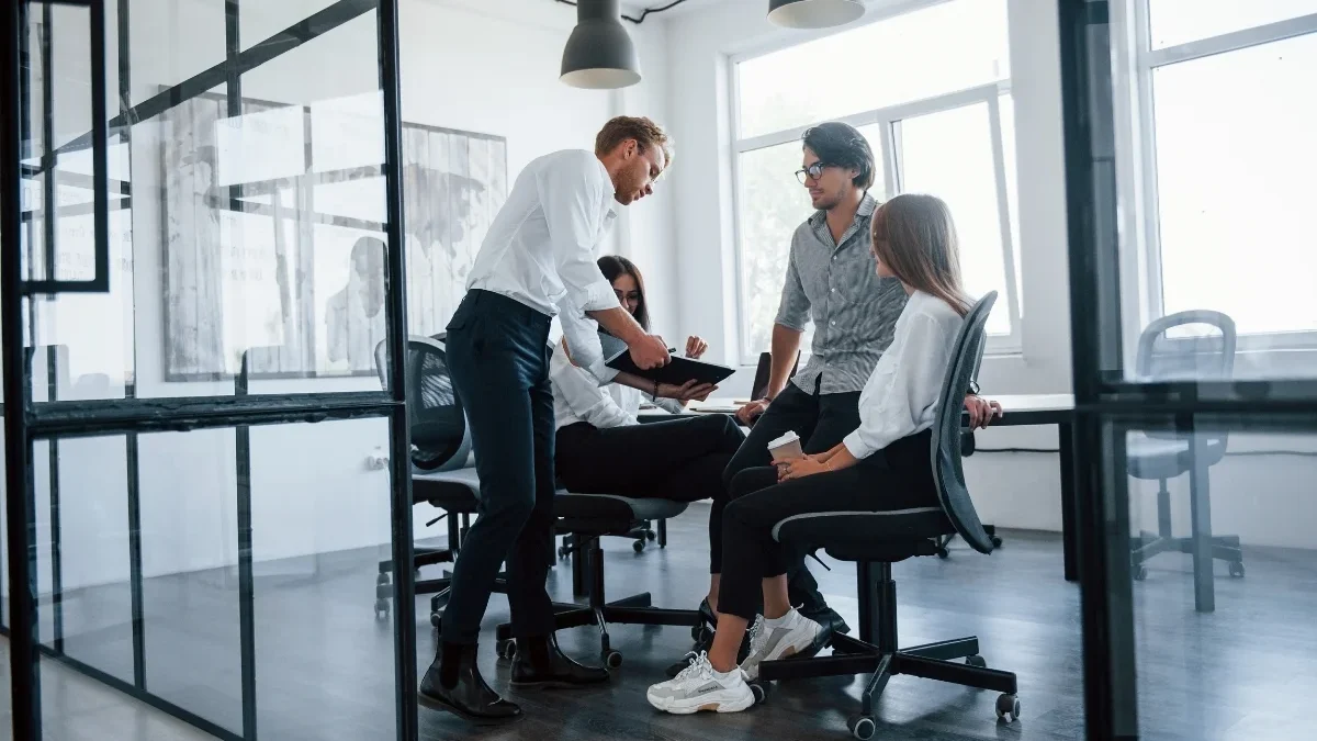 Warum Huddle Rooms der unterschätzte Booster für Teamkommunikation sind